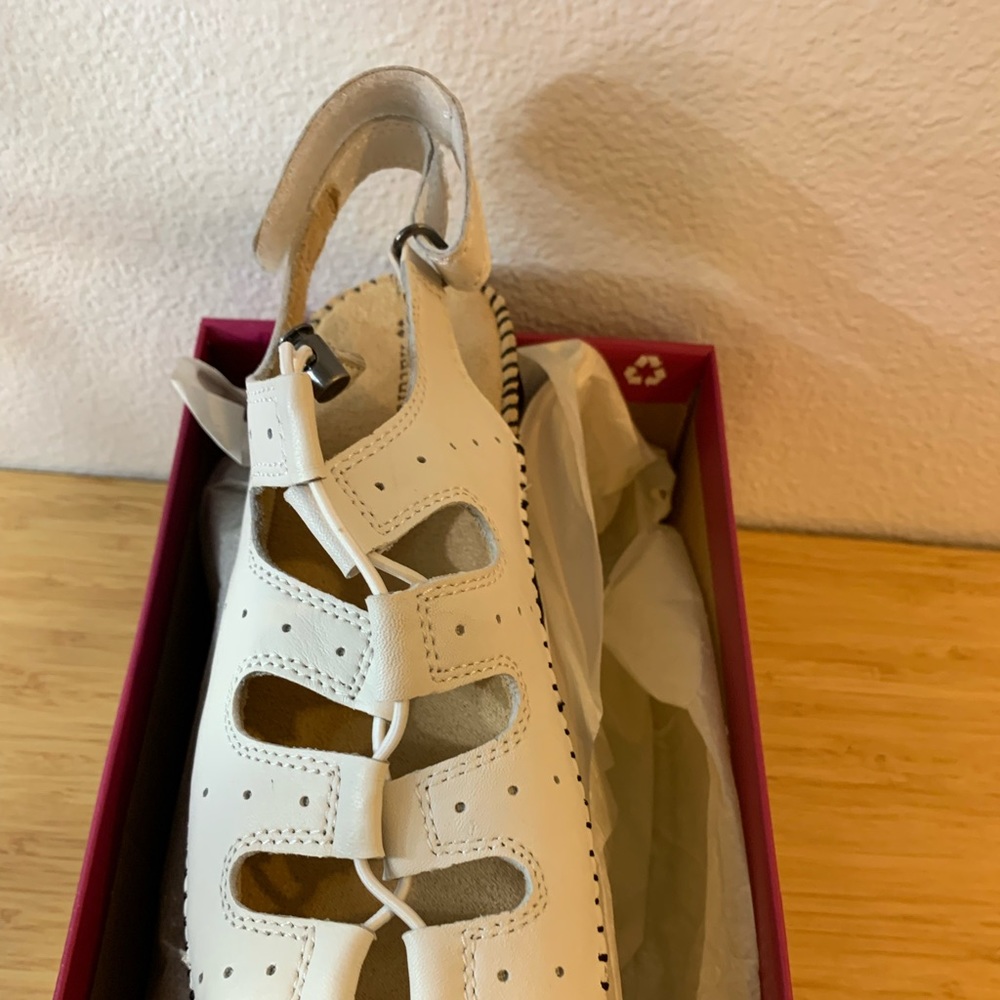 White sandal. Easily adjustable. Great comfort.  Never worn. Size 8